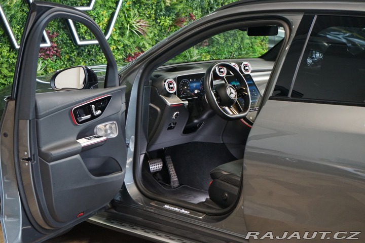 Mercedes-Benz GLC 300*AMG*4M*PANO*TAŽNÉ*NEZ 2023