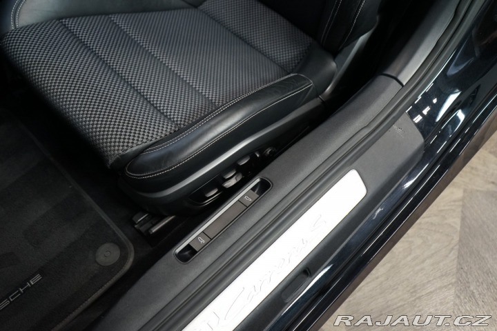 Porsche 911 PDK*PDLS+*PANO*VÝFUK 2019