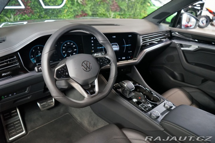 Volkswagen Touareg VZDUCH*ACC*TAŽNÉ*360* 2024