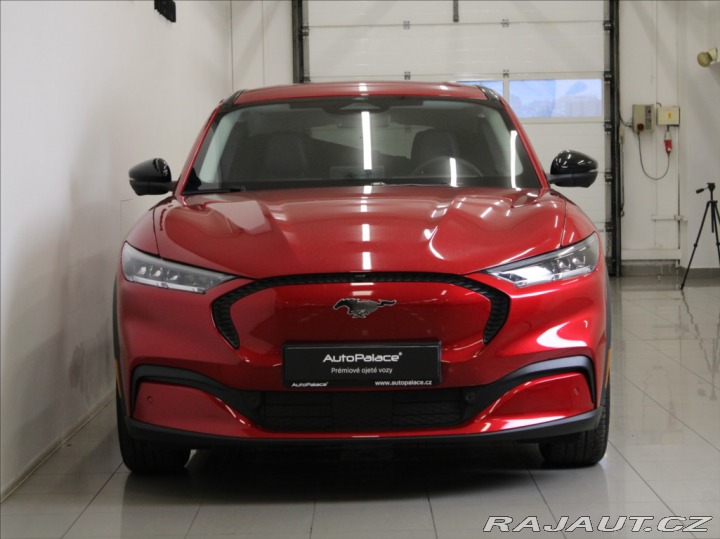 Ford Mustang Mach-E 0,1 75,7kWh 300kon 2024