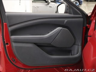 Ford Mustang Mach-E 0,1 75,7kWh 300kon 2024
