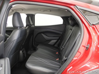 Ford Mustang Mach-E 0,1 75,7kWh 300kon 2024