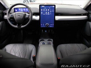 Ford Mustang Mach-E 0,1 75,7kWh 300kon 2024