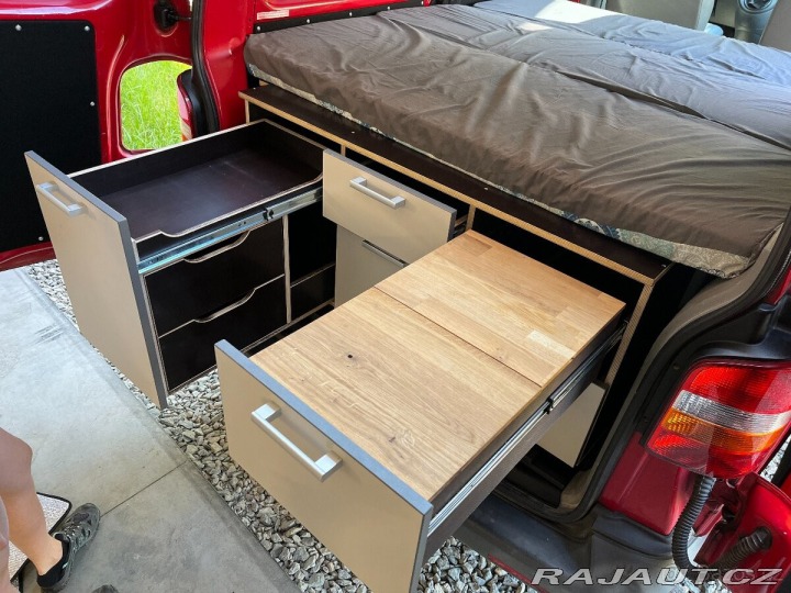 Volkswagen Transporter 1,9 TDI Mobilní obytná 1800