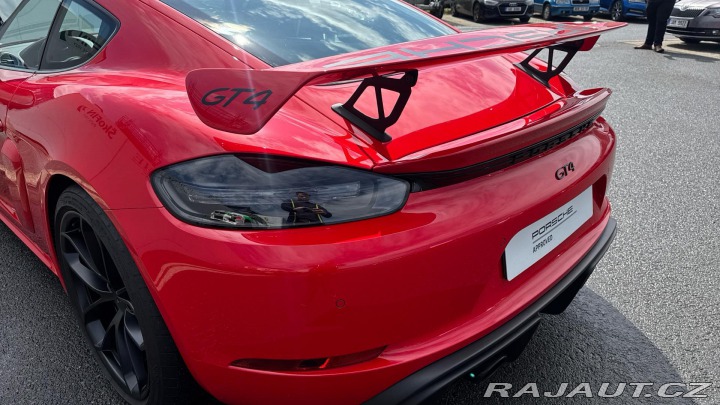 Porsche Cayman GT4 2023