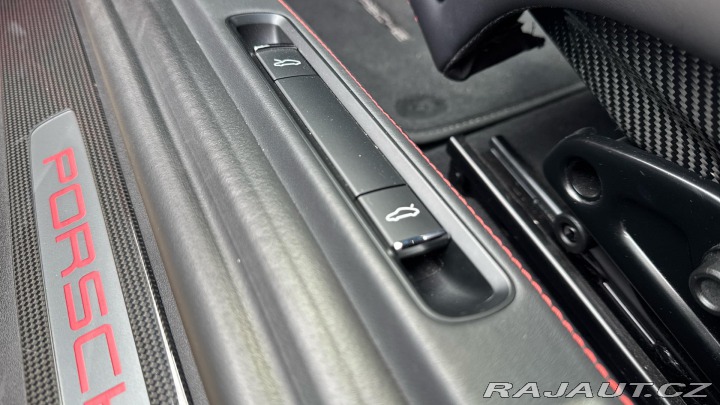 Porsche Cayman GT4 2023