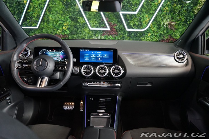 Mercedes-Benz GLA 200d Offroad Kamera LED 2024