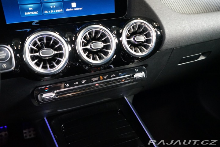Mercedes-Benz GLA 200d Offroad Kamera LED 2024