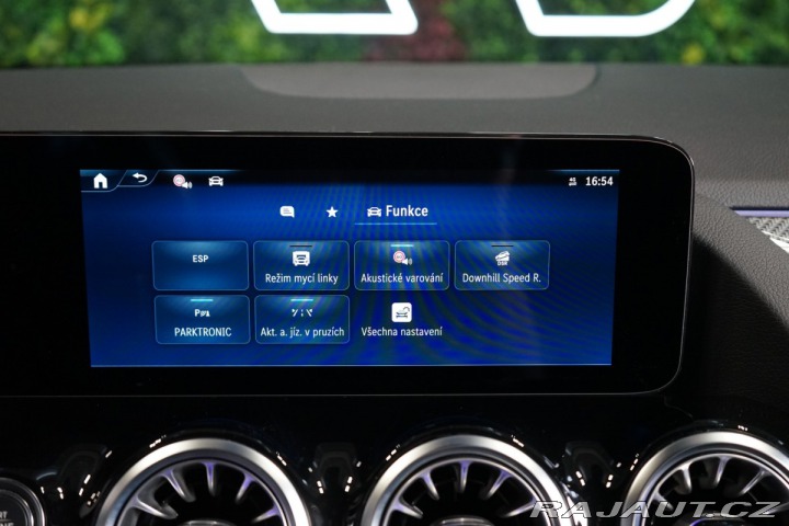 Mercedes-Benz GLA 200d Offroad Kamera LED 2024