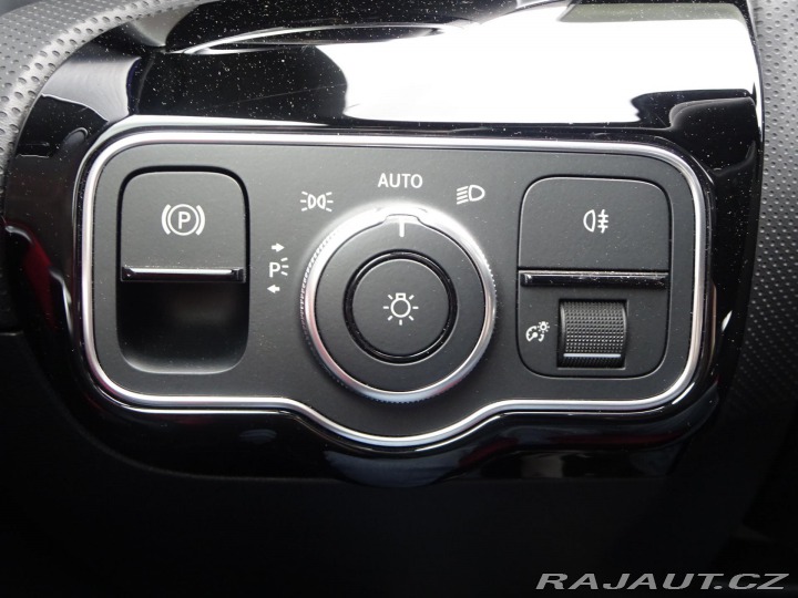 Mercedes-Benz A 250 E AMG line DPH HYBRID 2022
