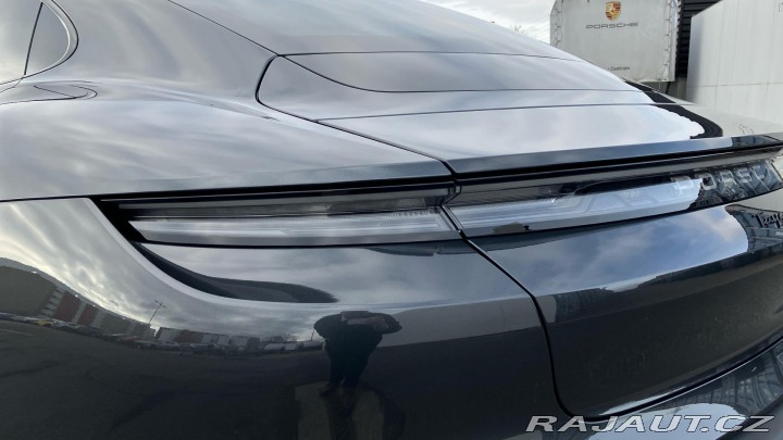 Porsche Taycan 2025