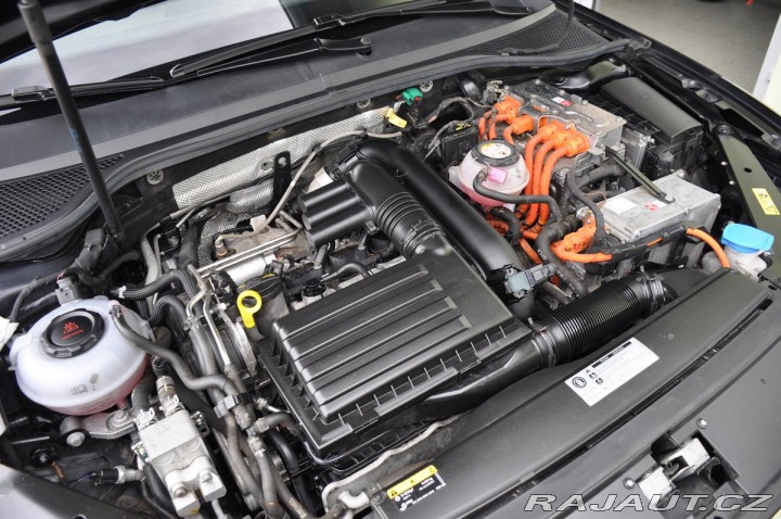 Volkswagen Passat GTE 1,4TSi+PHEV FULLED ČR 2019