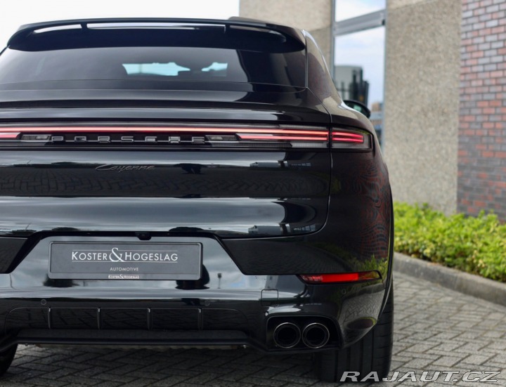 Porsche Cayenne Coupe E-Hybrid *Panoráma 2025