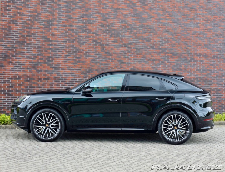 Porsche Cayenne Coupe E-Hybrid *Panoráma 2025