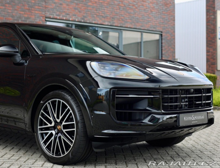 Porsche Cayenne Coupe E-Hybrid *Panoráma 2025