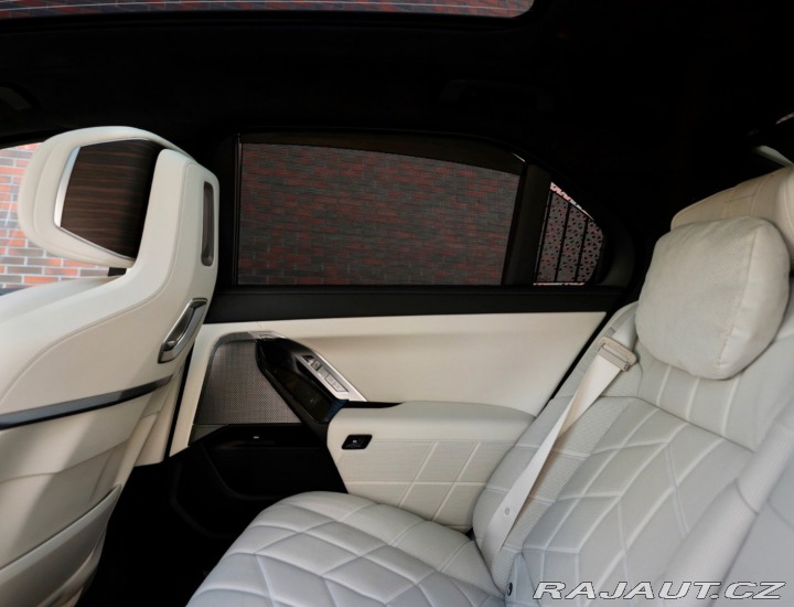 BMW 7 M760e xDrive *SkyLounge* 2023