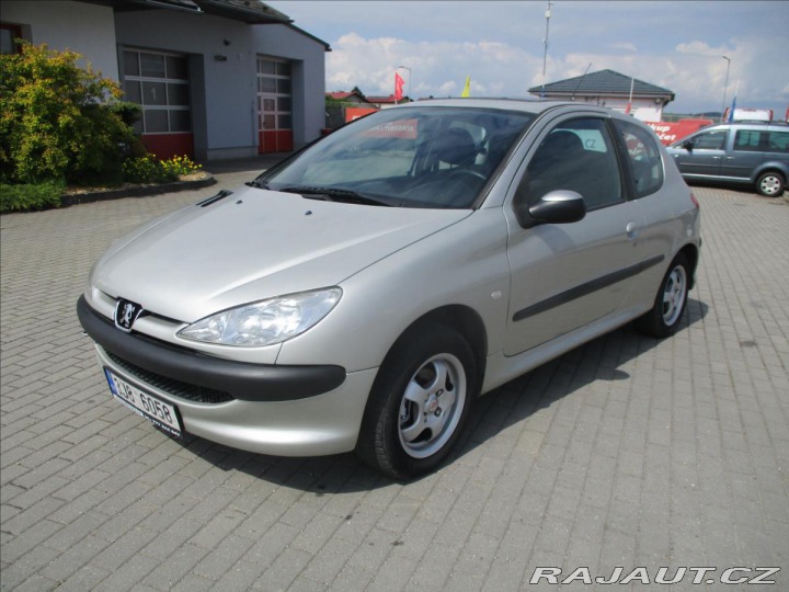 Peugeot 206 1,1 i 44kw Tažné 2004