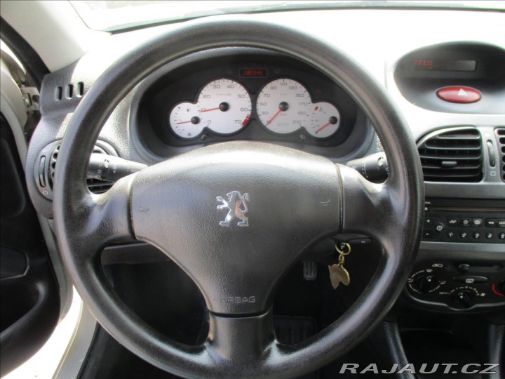 Peugeot 206 1,1 i 44kw Tažné 2004