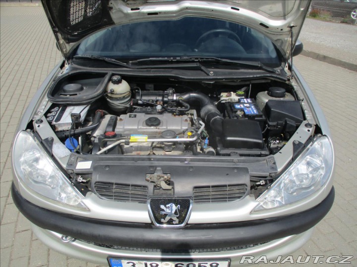 Peugeot 206 1,1 i 44kw Tažné 2004