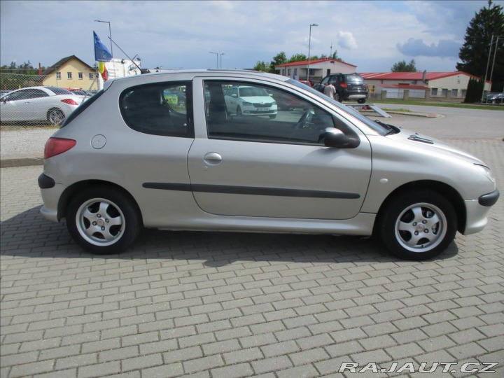 Peugeot 206 1,1 i 44kw Tažné 2004
