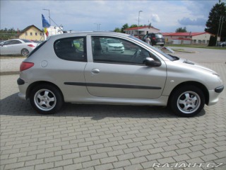 Peugeot 206 1,1 i 44kw Tažné 2004
