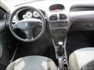 Peugeot 206 1,1 i 44kw Tažné 2004