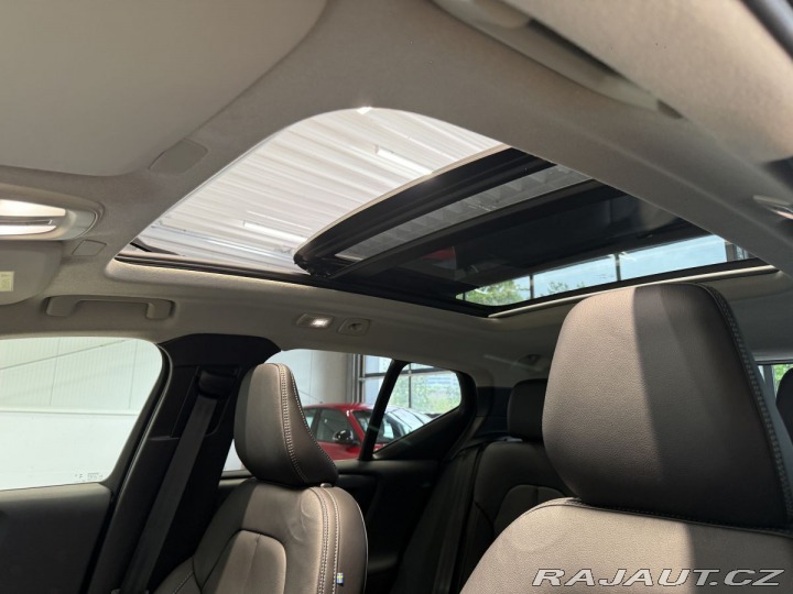 Volvo XC40 B4 2.0L 197+14 HP AT7 FWD 2025