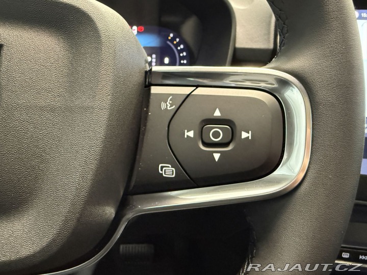 Volvo XC40 B4 2.0L 197+14 HP AT7 FWD 2025