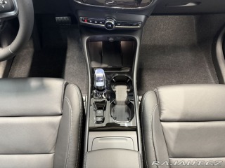Volvo XC40 B4 2.0L 197+14 HP AT7 FWD 2025