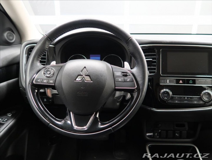 Mitsubishi Outlander 2,0 i AUT 4x4 7-míst 2019