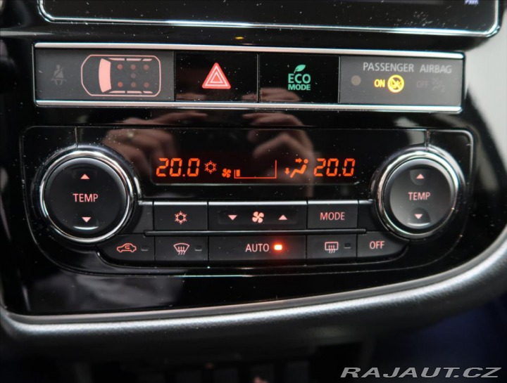 Mitsubishi Outlander 2,0 i AUT 4x4 7-míst 2019