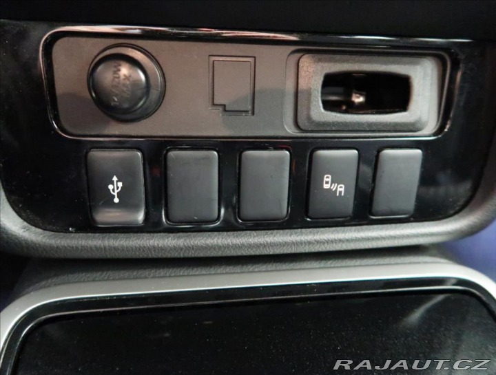 Mitsubishi Outlander 2,0 i AUT 4x4 7-míst 2019
