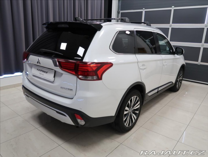 Mitsubishi Outlander 2,0 i AUT 4x4 7-míst 2019