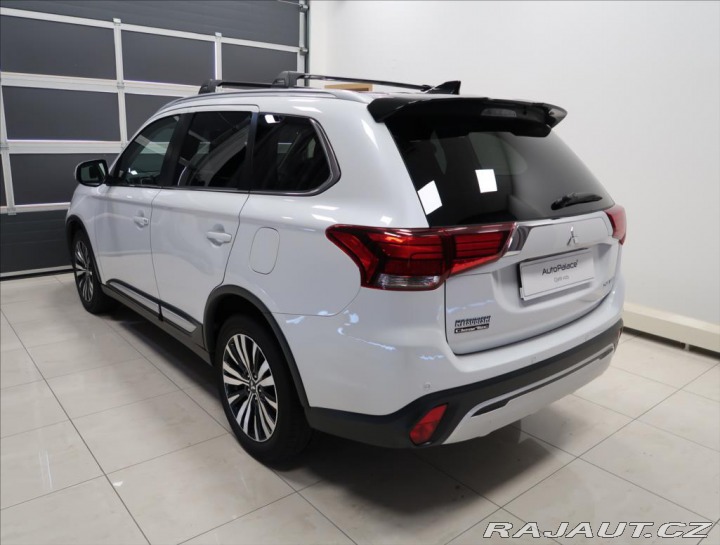 Mitsubishi Outlander 2,0 i AUT 4x4 7-míst 2019