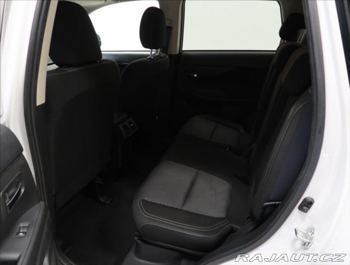 Mitsubishi Outlander 2,0 i AUT 4x4 7-míst 2019