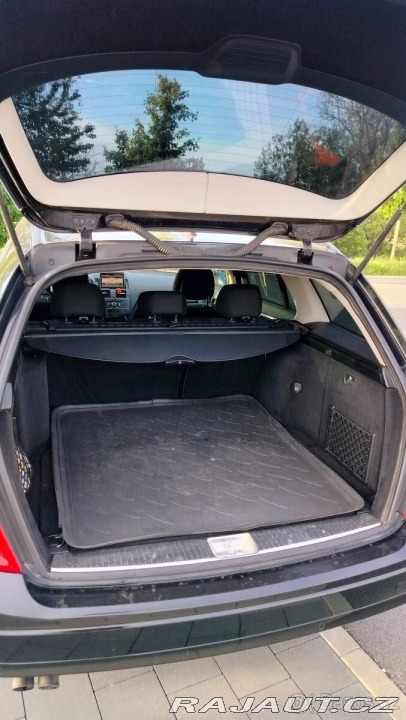 Mercedes-Benz C 200 rok 2011 nafta 2011
