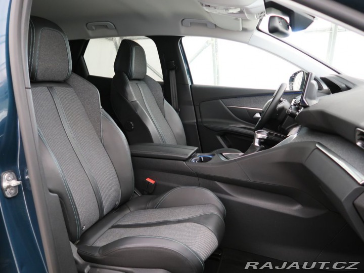 Peugeot 3008 1.2PureTech,96kW,ALLURE,M 2021