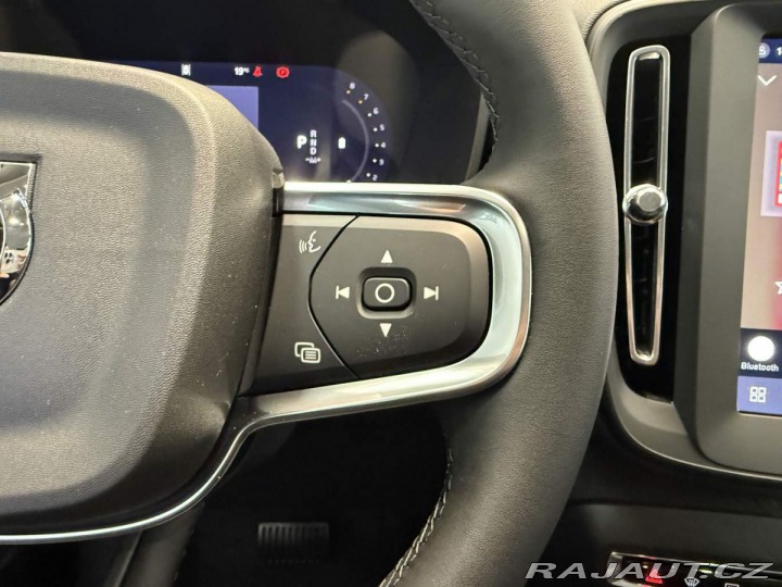 Volvo XC40 B3 - 2.0L 163HP + 14HP AT 2025