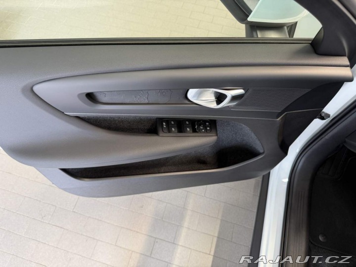 Volvo XC40 B3 - 2.0L 163HP + 14HP AT 2025