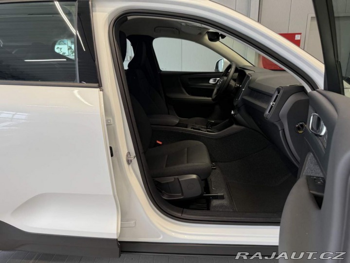 Volvo XC40 B3 - 2.0L 163HP + 14HP AT 2025
