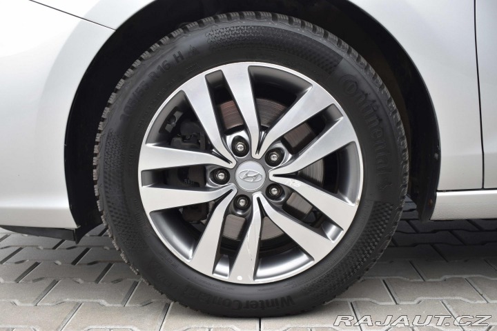 Hyundai i30 1.6 CRDi STYLE*2xPNEU*A/T 2019