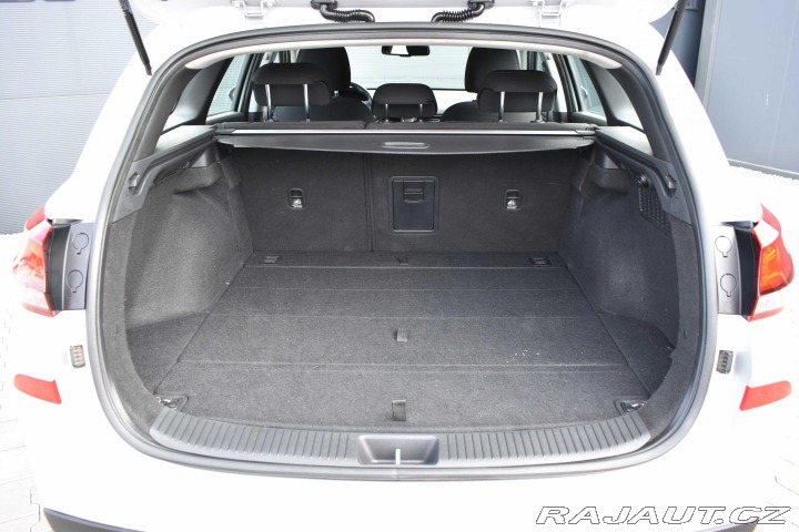 Hyundai i30 1.6 CRDi STYLE*2xPNEU*A/T 2019