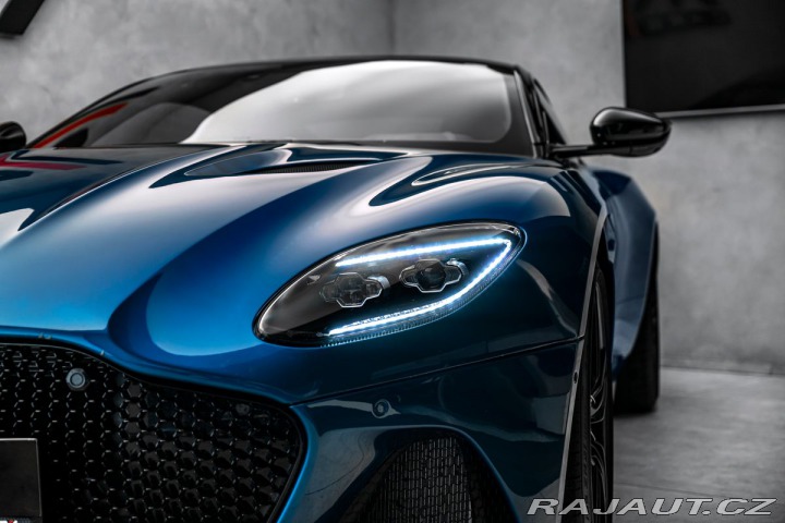Aston Martin DBS 2023