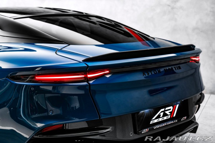 Aston Martin DBS 2023