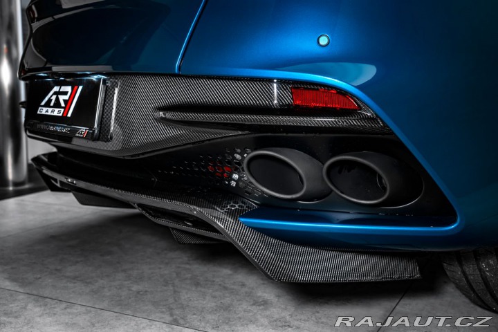 Aston Martin DBS 2023