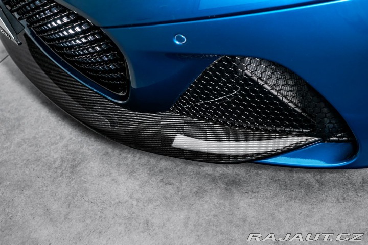Aston Martin DBS 2023