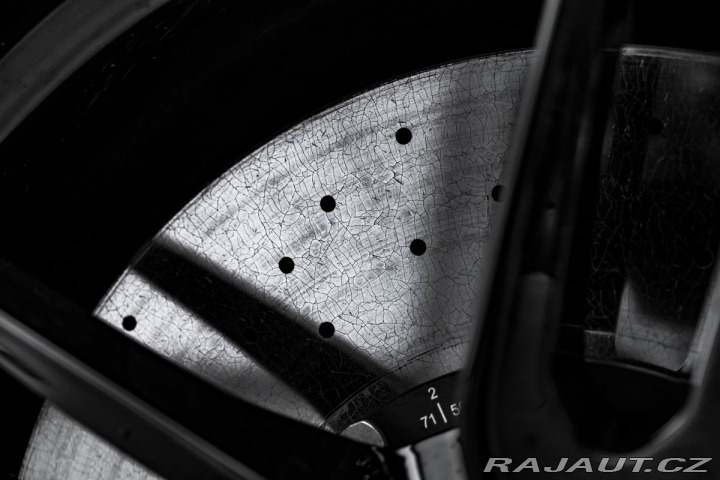 Aston Martin DBS 2023