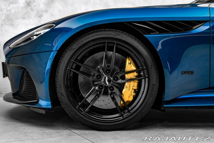 Aston Martin DBS 2023