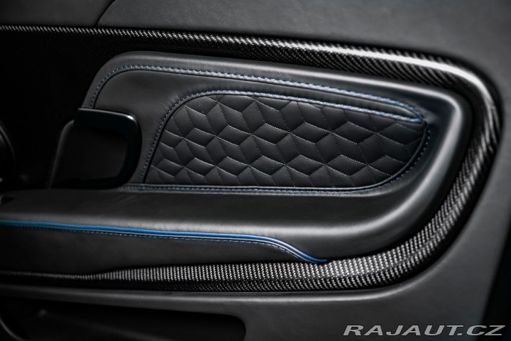 Aston Martin DBS 2023