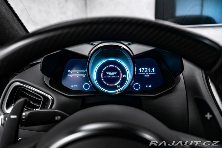 Aston Martin DBS 2023